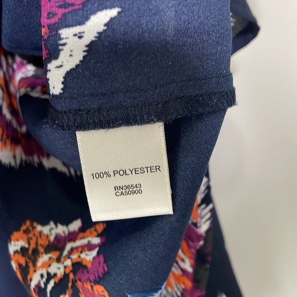 Van Heusen Floral Blouse - Picture 5 of 6